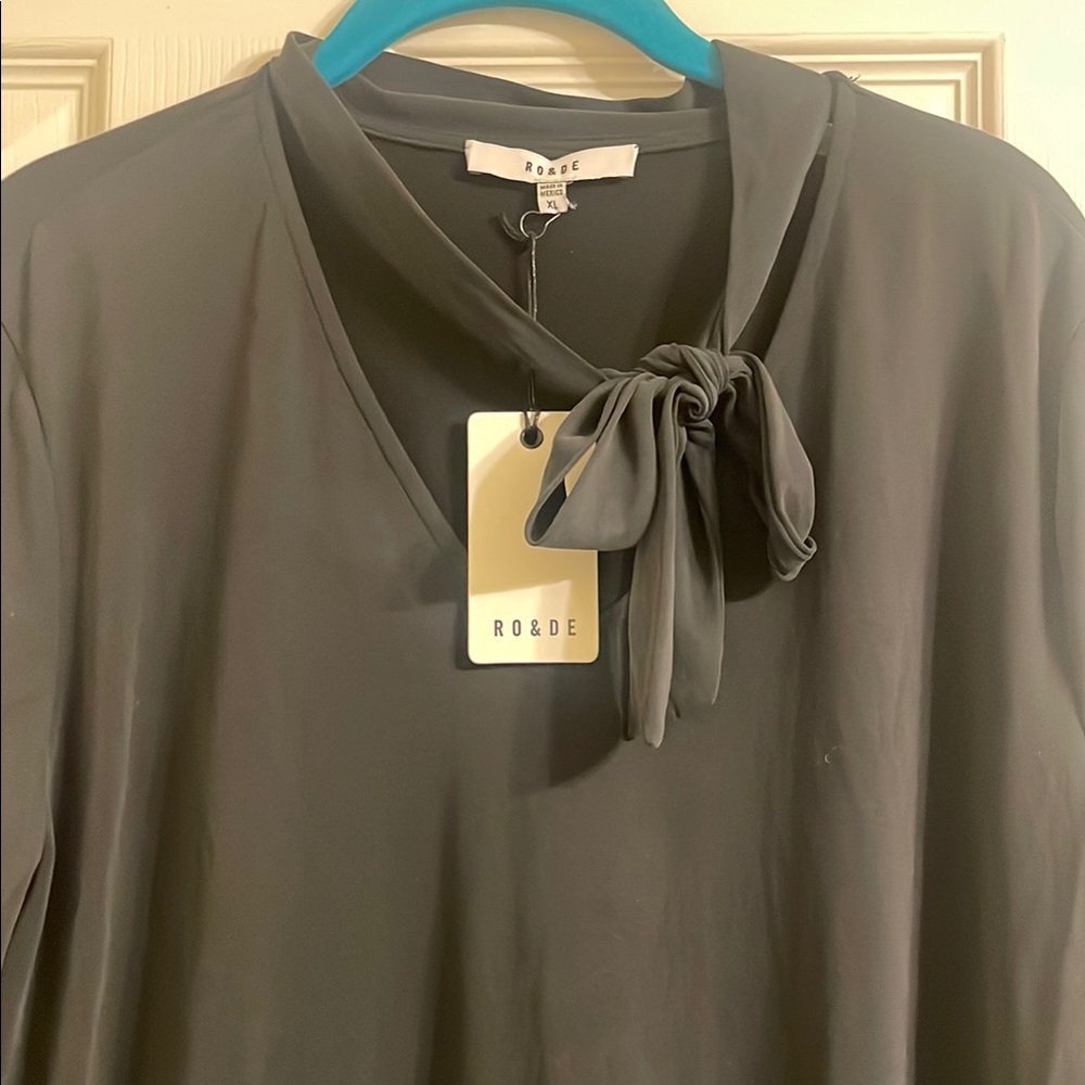 Ro & De Black Long Sleeve Tie Front Blouse